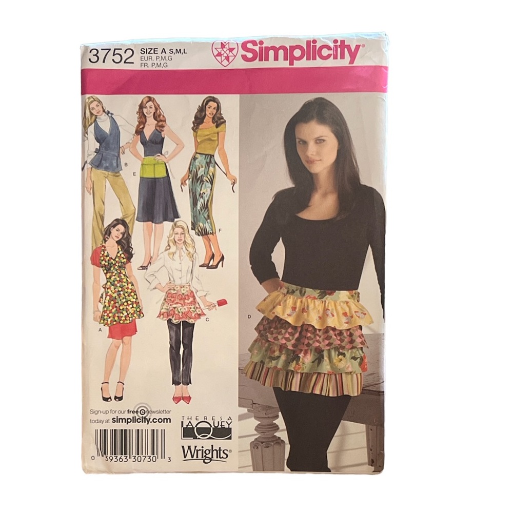 Simplicity 3752 Apron Uncut Sewing Pattern- Sizes A s,m,l.